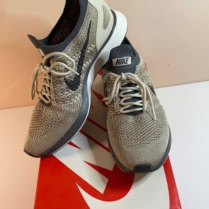 Nike women’s Air Zoom Mariah Flyknit Racer
